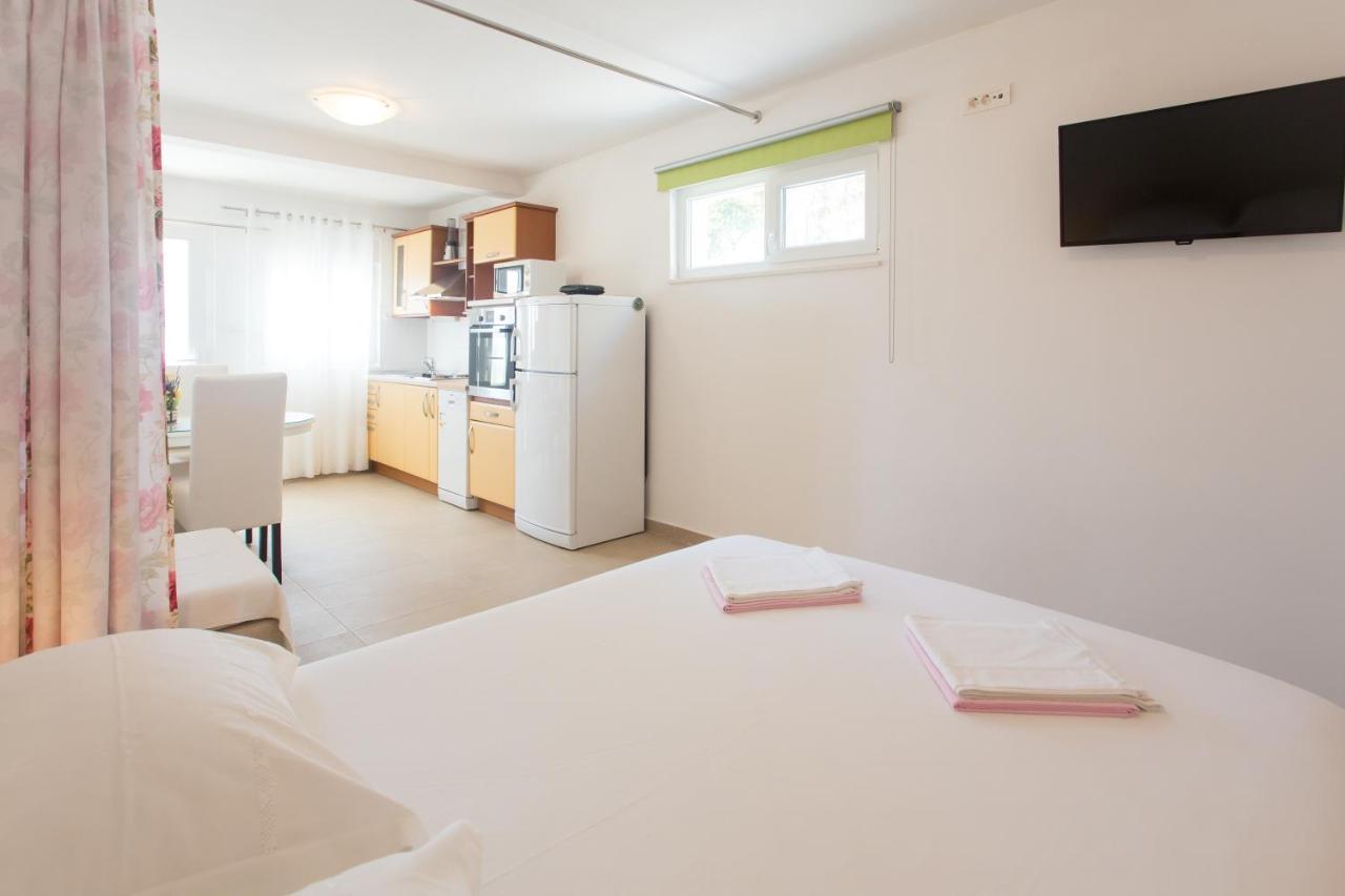 Apartments Bandic - 30 Meters To The Beach Trogir Exterior foto